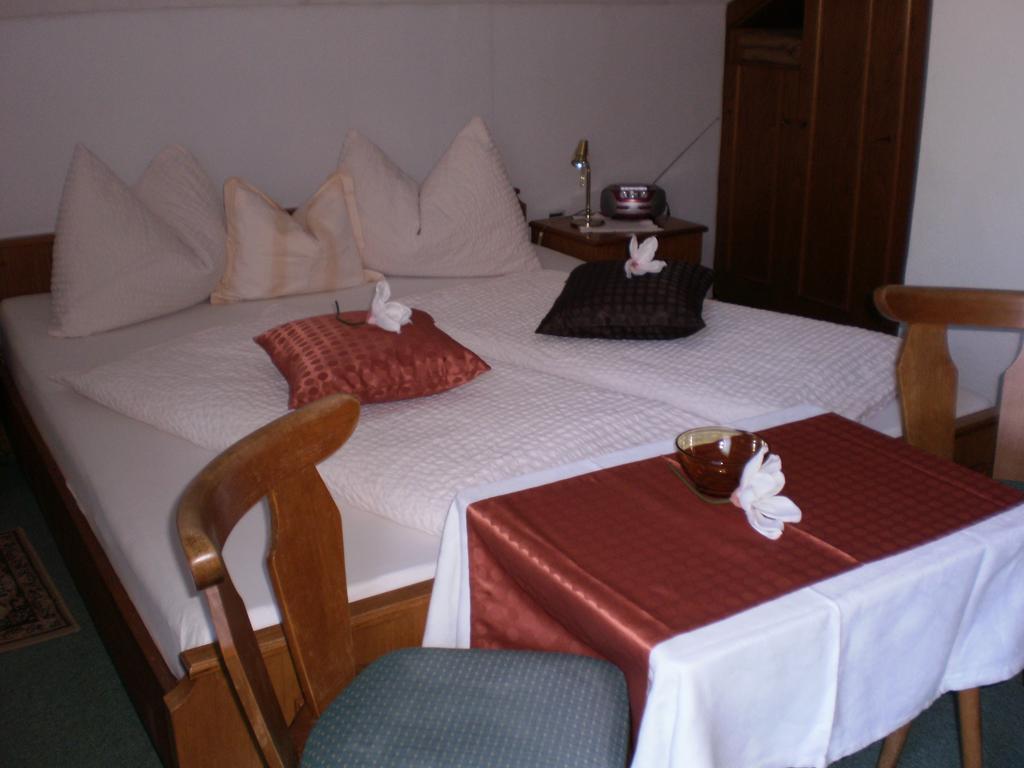 Pension Leyrer Kotschach-Mauthen ภายนอก รูปภาพ