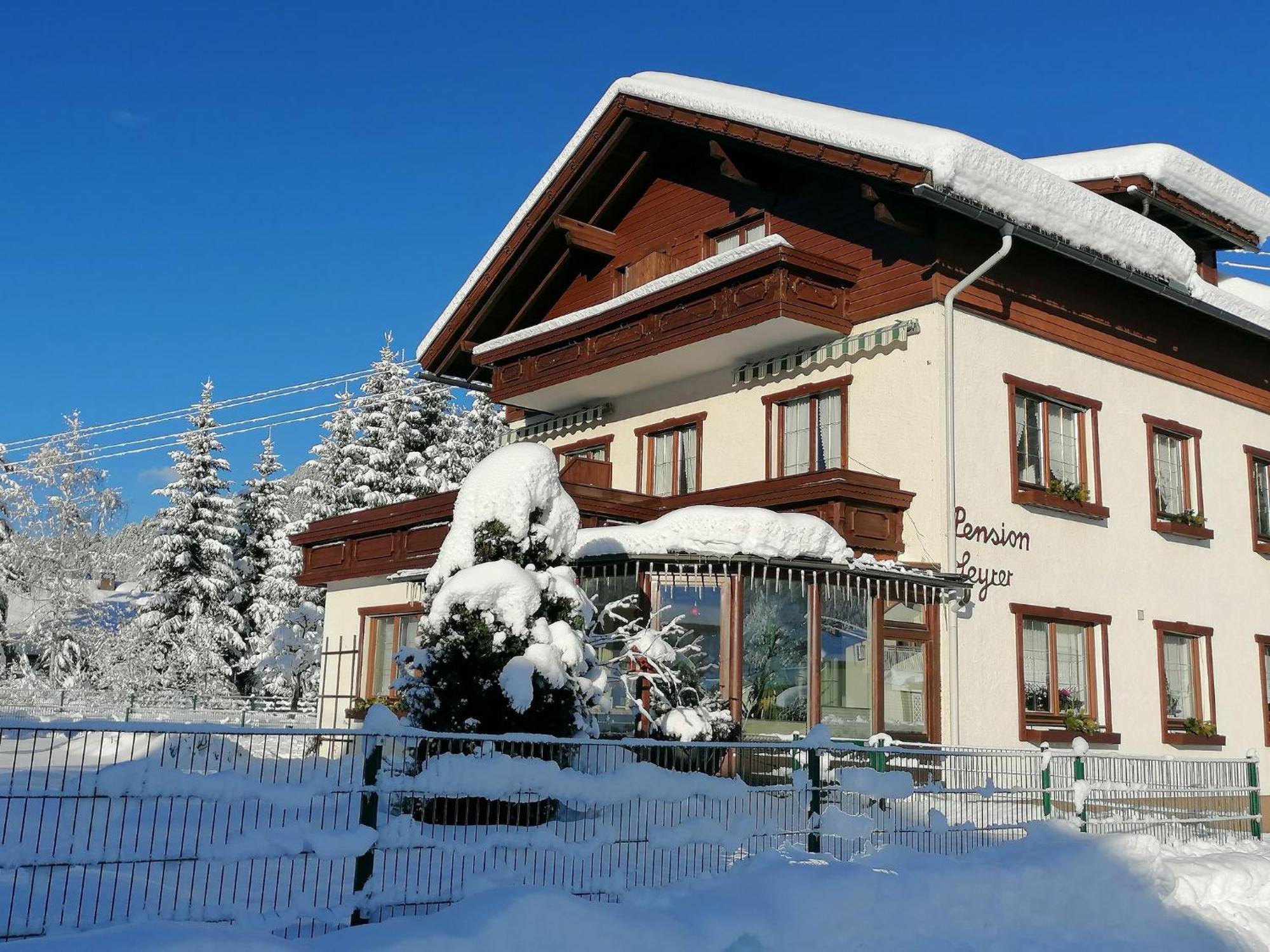 Pension Leyrer Kotschach-Mauthen ภายนอก รูปภาพ