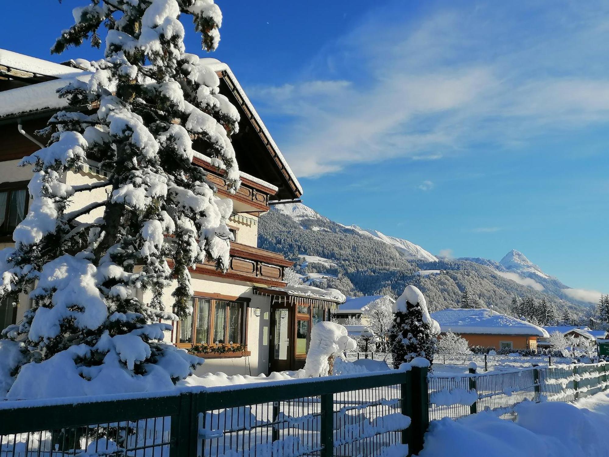 Pension Leyrer Kotschach-Mauthen ภายนอก รูปภาพ