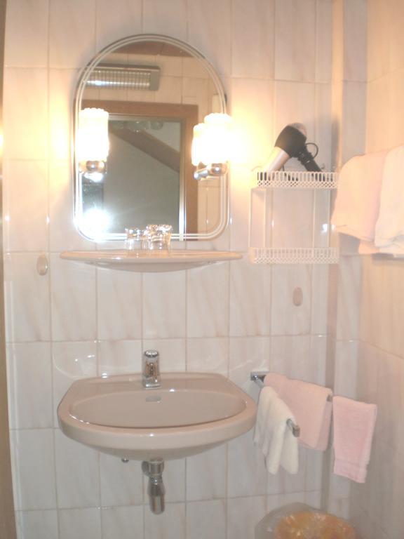 Pension Leyrer Kotschach-Mauthen ภายนอก รูปภาพ