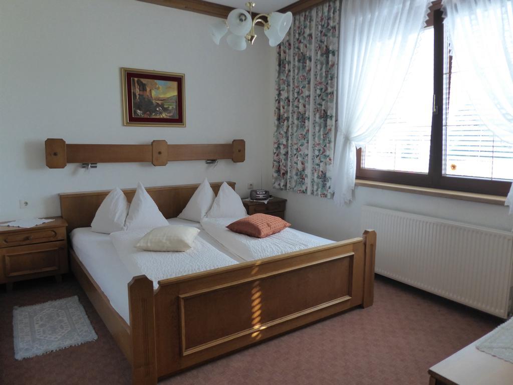 Pension Leyrer Kotschach-Mauthen ภายนอก รูปภาพ