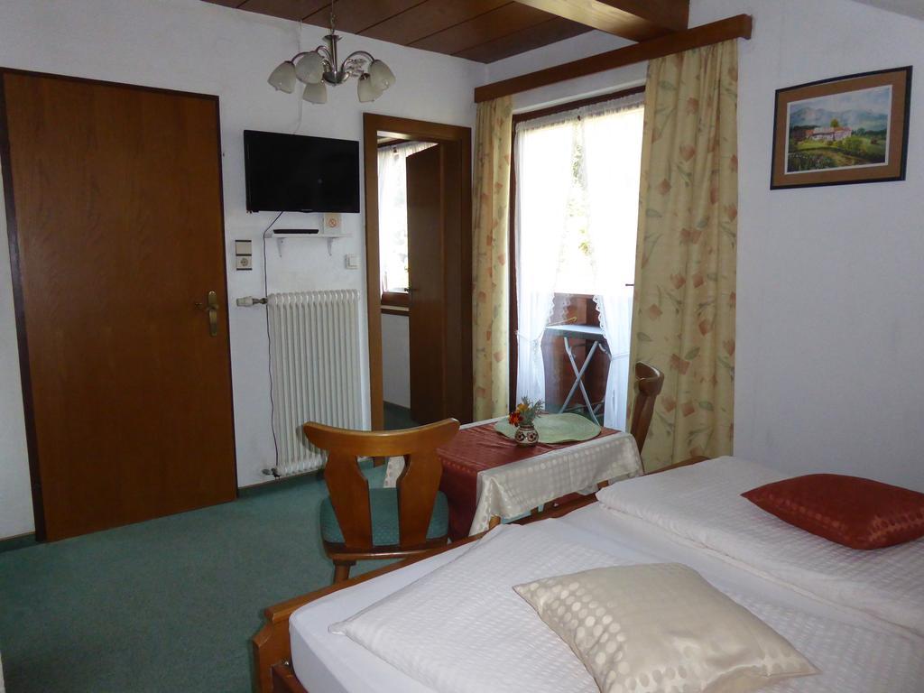 Pension Leyrer Kotschach-Mauthen ภายนอก รูปภาพ